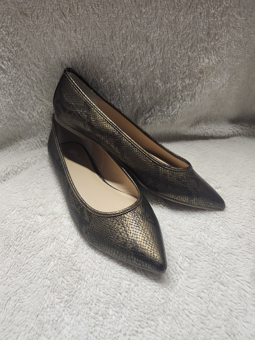• Kaari Blue Metallic Bronze Gold Snakeskin Pointed Toe Flats Size 12W NWOT